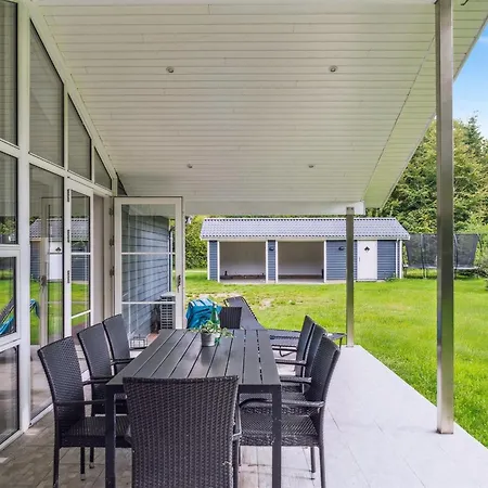 Gisl - 1-3km From The Sea By Interhome